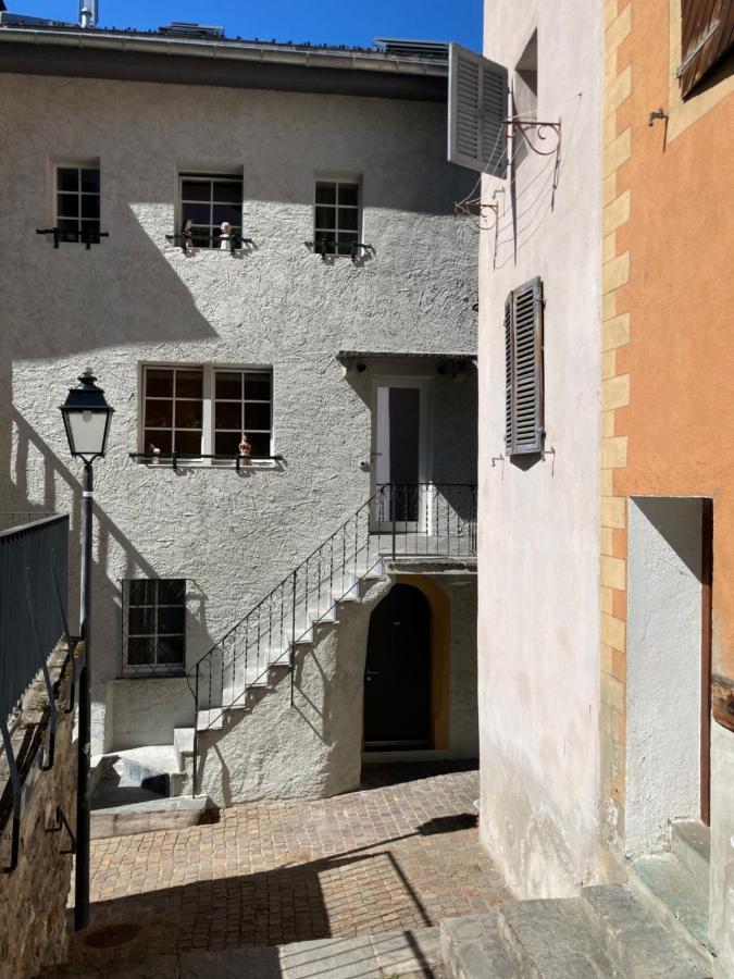 La Lombardie - Charme Et Tranquillite Sion Exterior foto